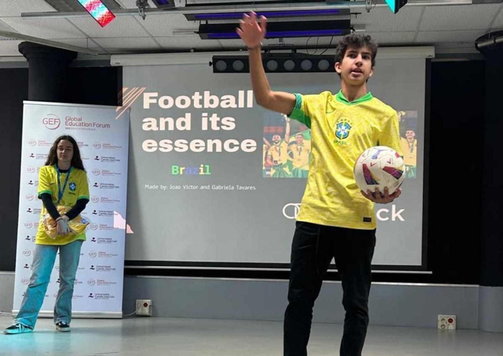 Jovens brasileiros representam o Brasil em conferência internacional