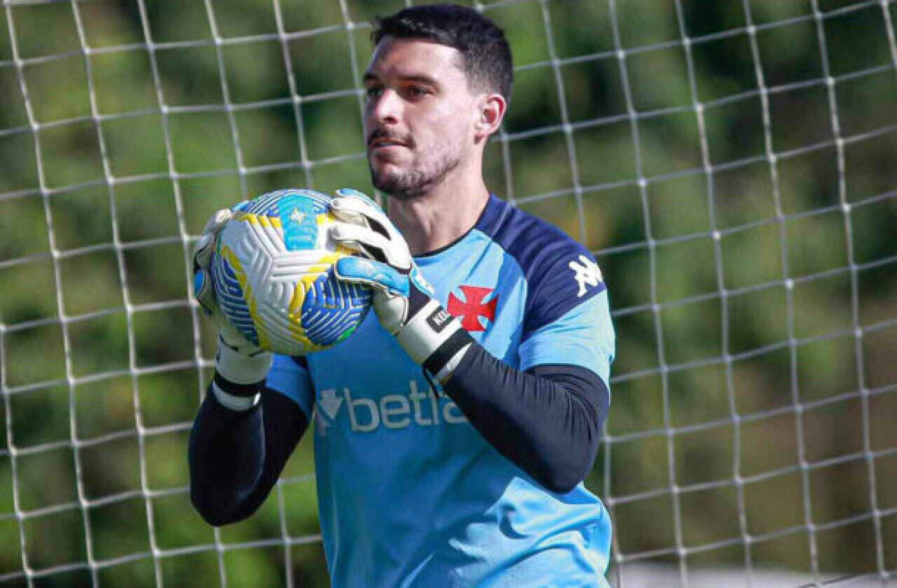 Vasco busca goleiro reserva para a próxima temporada