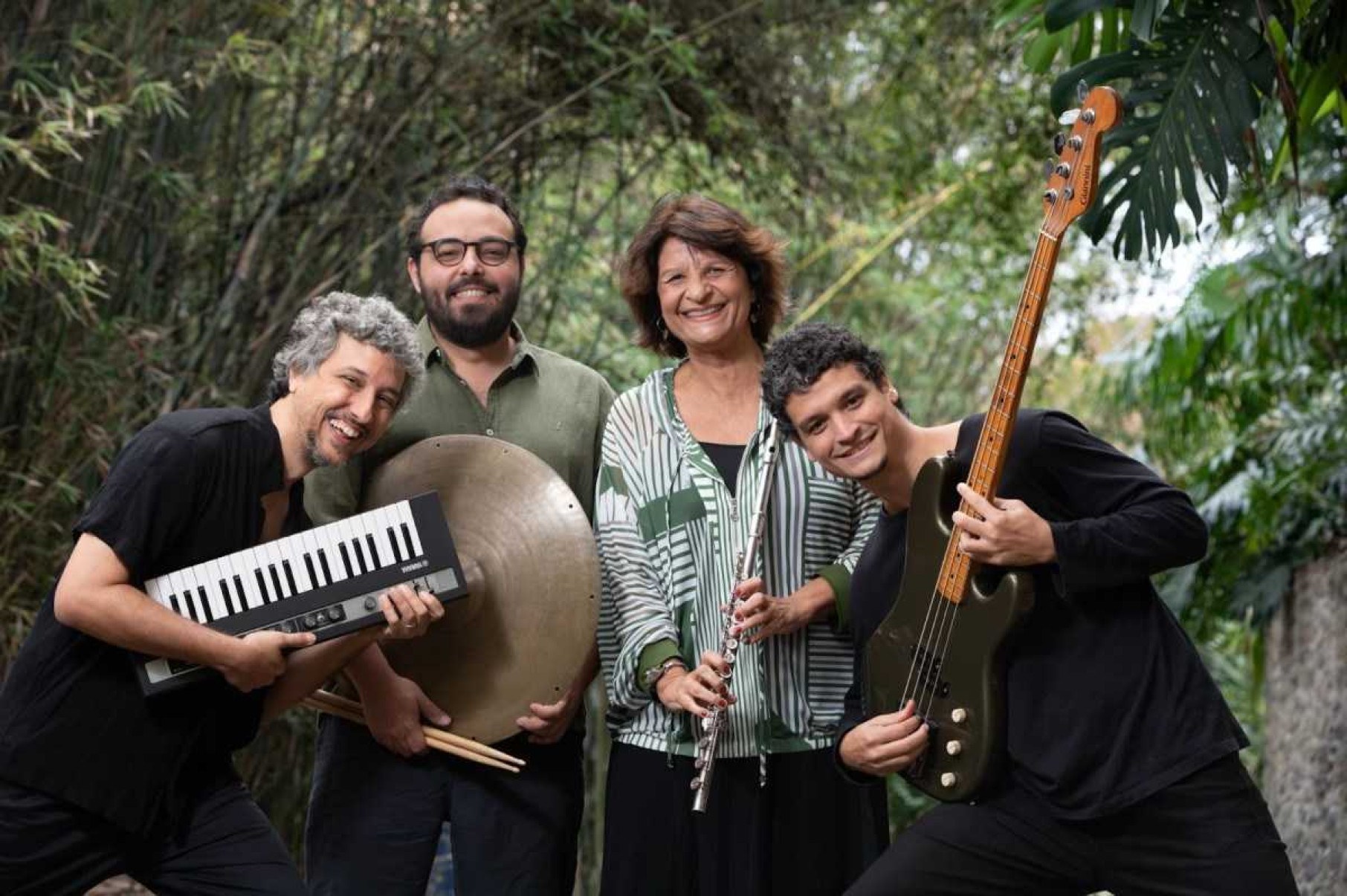 A flautista Andrea Ernest Dias lança álbum com clássicas da MPB