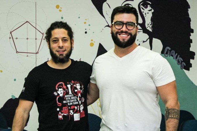  19/11/2024 Crédito: Kayo Magalhães/CB/D.A Press. Cidades. Vestibular da UnB 2024. Na foto, Rodrigo Caetano, professor de filosofía e Luís Bogado, professor de matemática.