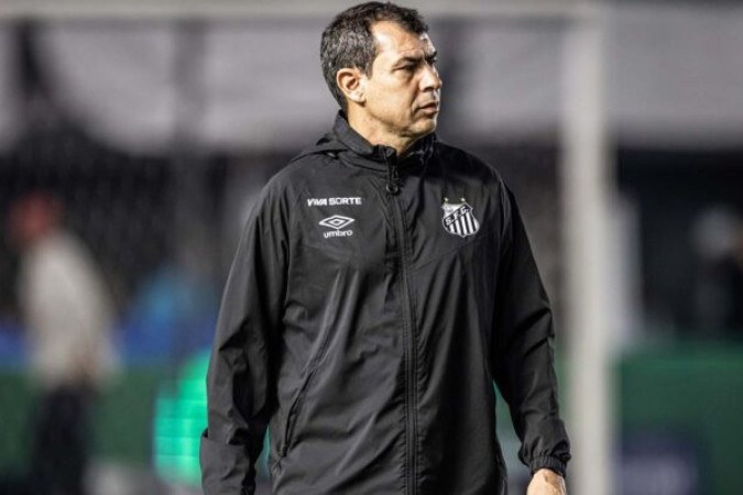 Santos tem dívida milionária para acertar com Carille -  (crédito: Foto: Raul Baretta/ Santos FC)