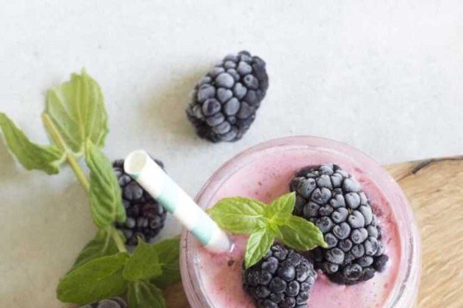 O smoothie de frutas é uma opção saborosa e refrescante