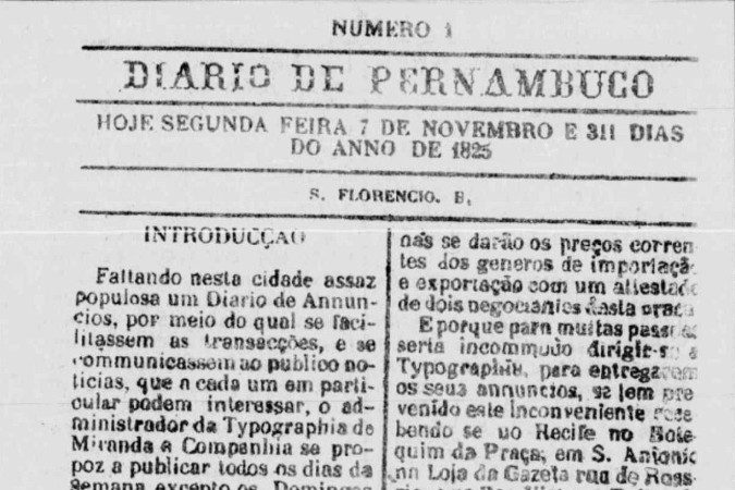 Primeira edição do 'Diário de Pernambuco', de 7 de novembro de 1825. Acervo do jornal é patrimônio cultural material do Brasil, de acordo com a Lei nº 15.027, de 18 de novembro de 2024 -  (crédito: Reprodução/Biblioteca Nacional)