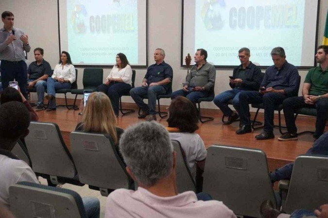 Solenidade de lançamento da Coopemel