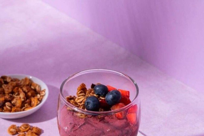 O açai proporciona benefícios no pré e pós treino, podendo ser combinado de diversas maneiras 