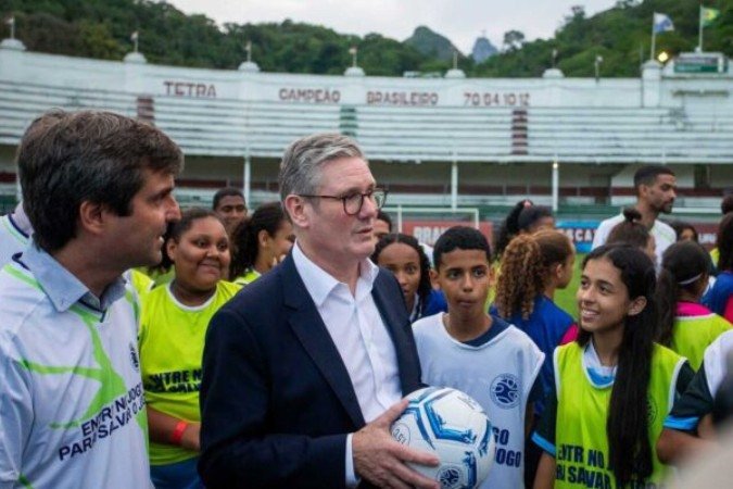 Fluminense recebe visita do primeiro-ministro do Reino Unido - (crédito: Foto: Divulgação/Terra FC) Fluminense recebe visita do primeiro-ministro do Reino Unido - (crédito: Foto: Divulgação/Terra FC)