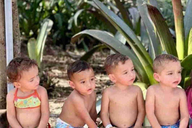 Os quadrigêmeos hoje, com dois anos e meio 