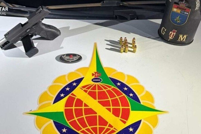 Homem preso por violência doméstica e posse irregular de arma de fogo - (crédito: PMDF/Divulgação) Homem preso por violência doméstica e posse irregular de arma de fogo - (crédito: PMDF/Divulgação)