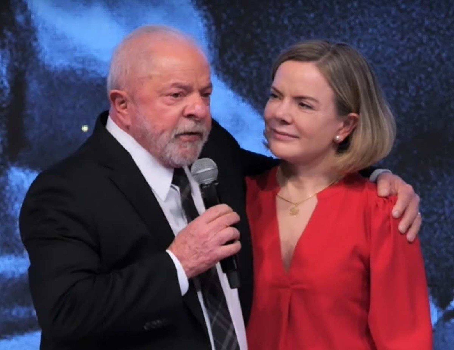 Recentemente Lula declarou que Gleisi é um quadro muito refinado. 