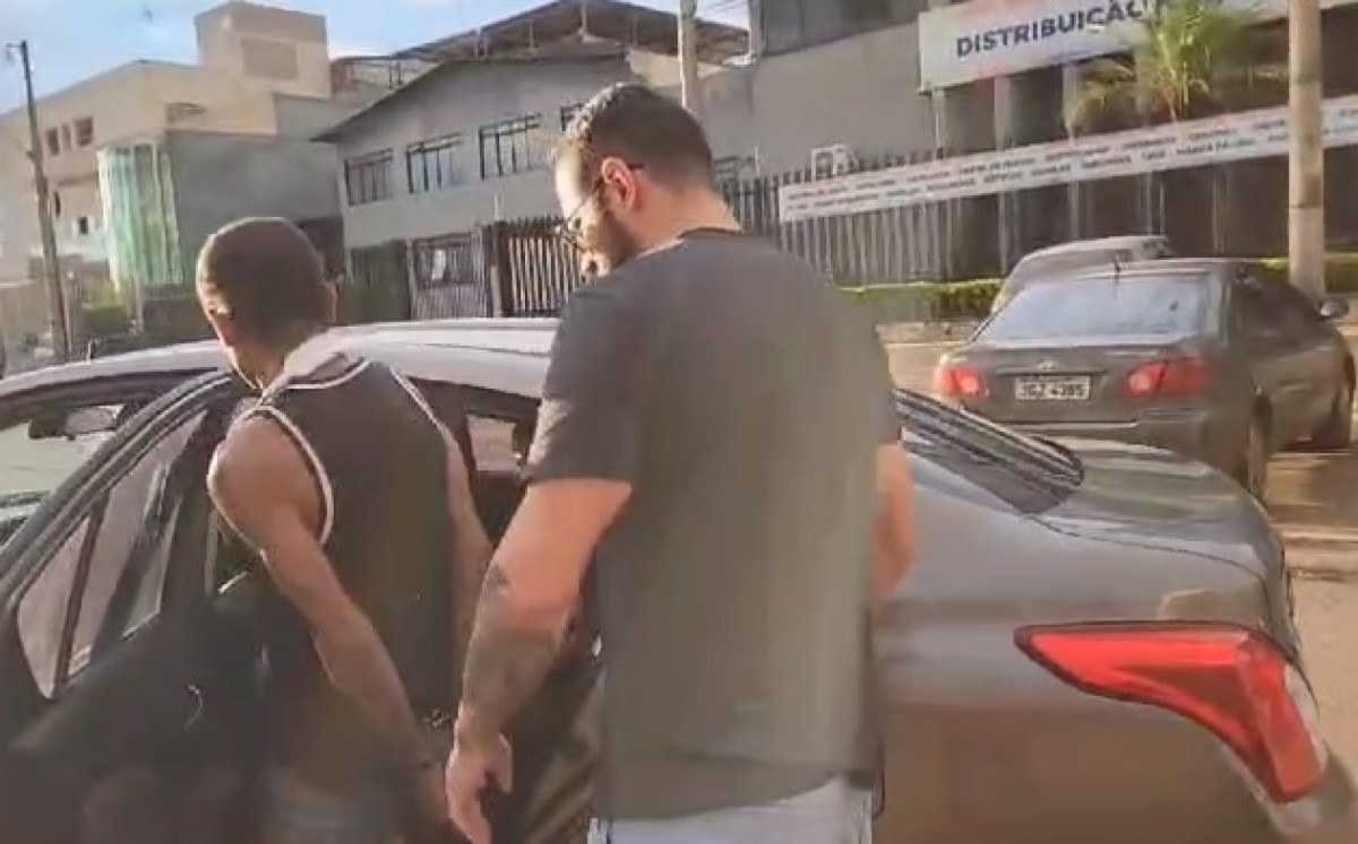 Polícia prende homem suspeito de matar morador de rua em frente ao Centro POP