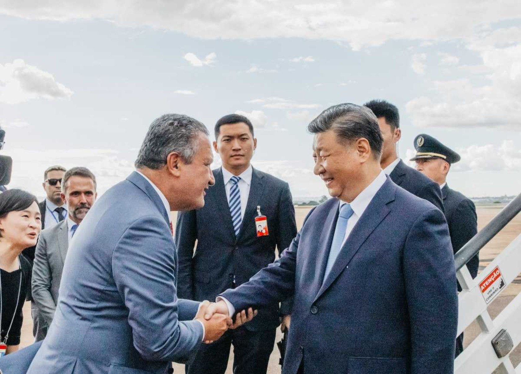 Xi Jinping desembarca em Brasília para reunião com Lula no Alvorada