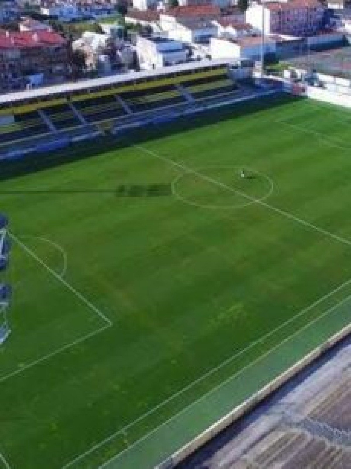 PCC está gerindo clube de futebol em Portugal, diz jornal