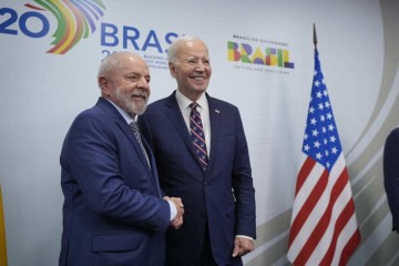 Joe Biden e Lula: conteúdo de conversa gerou crise diplomática  -  (crédito: Manuel Balce Ceneta / POOL / AFP)