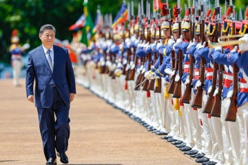 Cerimônia oficial de chegada de Xi Jinping a Brasília, no feriado de quarta-feira: maior parceiro comercial do Brasil -  (crédito: Ricardo Stuckert/PR)