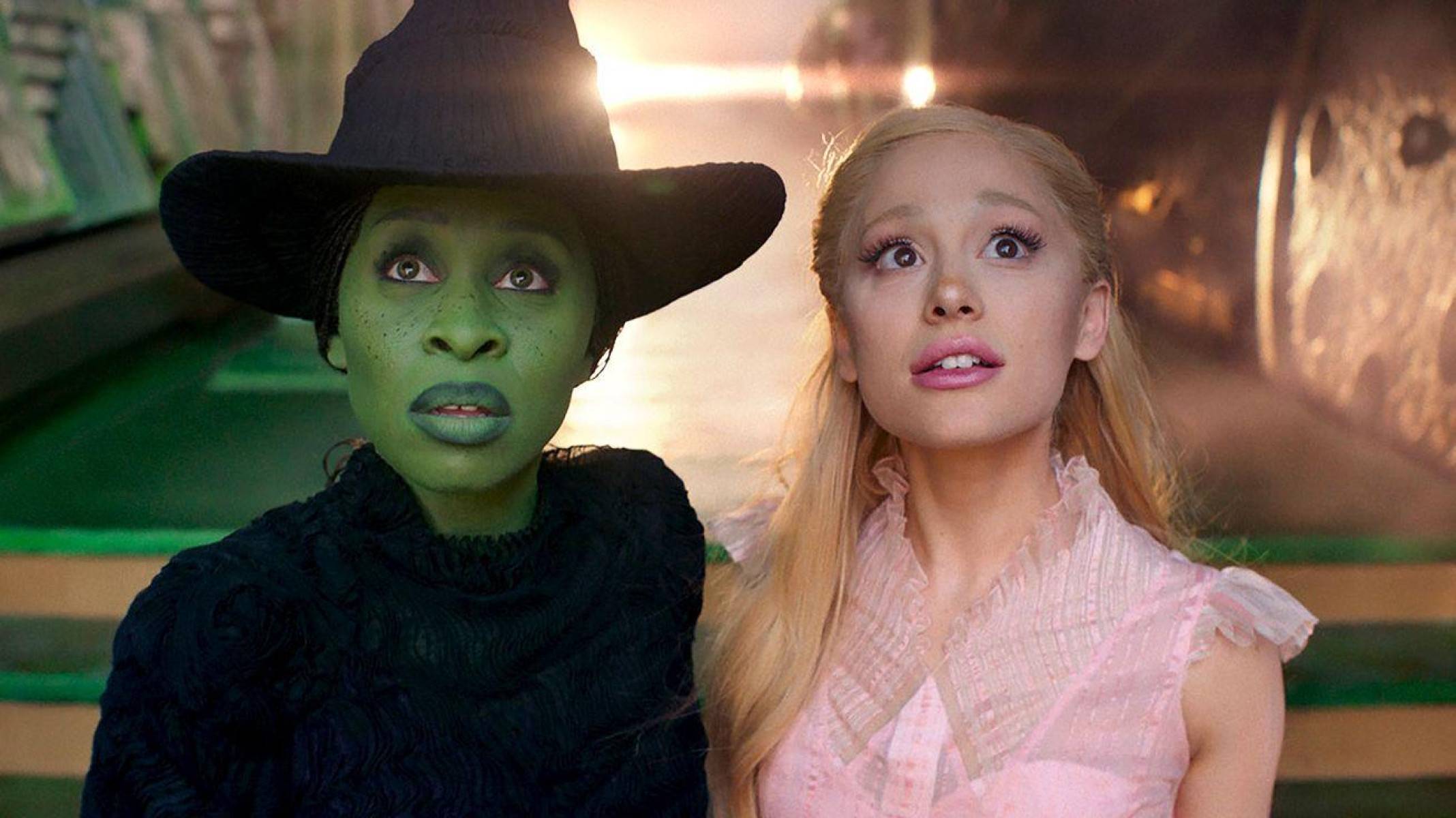 Cynthia Erivo (esquerda) interpreta Elphaba e Ariana Grande interpreta Glinda -  (crédito: Universal)