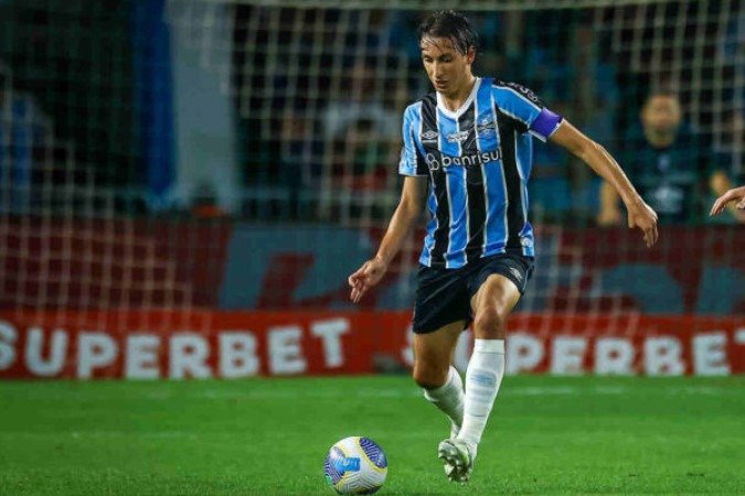 PEDRO GEROMEL - Possivelmente na sua última partida como defensor na Arena do Grêmio, foi o responsável por salvar o Tricolor de um gol antes de sofrer o empate. Entretanto, não conseguiu ser um pilar da defesa, principalmente apósa a saída de Rodrigo Ely. Nota: 5,5. (Foto: Lucas Uebel / Grêmio)