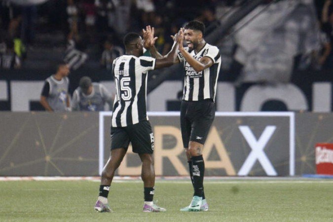 Alexander Barboza e Bastos pelo Botafogo - (crédito: Vitor Silva/Botafogo) Alexander Barboza e Bastos pelo Botafogo - (crédito: Vitor Silva/Botafogo)