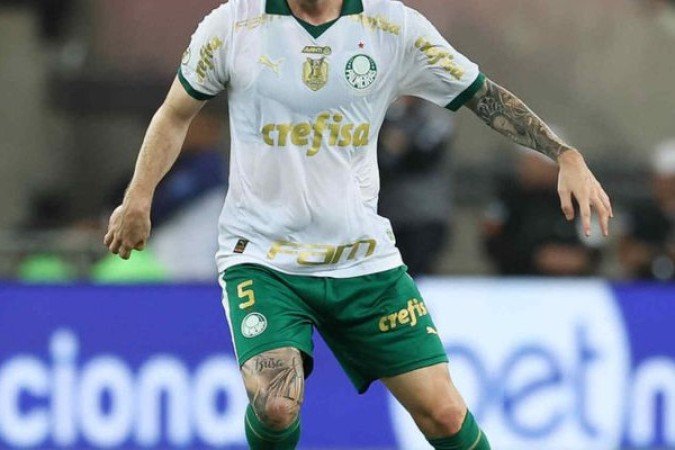 ANÍBAL MORENO - Foi o jogador de maior contensão e ficou sobrecarregado. Movimentou-se bastante, mas faltou mais intensidade. A equipe adversária tinha certo espaço para circular pelo meio. NOTA 5.5 - Foto: Cesar Greco/Palmeiras.