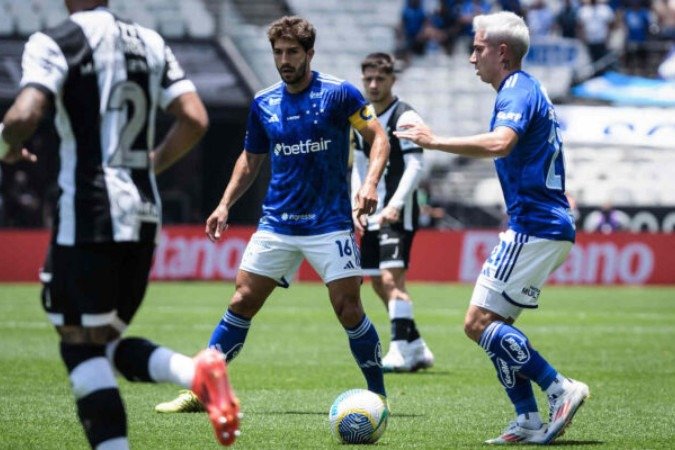 Lucas Silva em ação pelo Cruzeiro na derrota para o Corinthians, na Neo Química Arena - (crédito: Foto: Gustavo Aleixo/Cruzeiro) Lucas Silva em ação pelo Cruzeiro na derrota para o Corinthians, na Neo Química Arena - (crédito: Foto: Gustavo Aleixo/Cruzeiro)