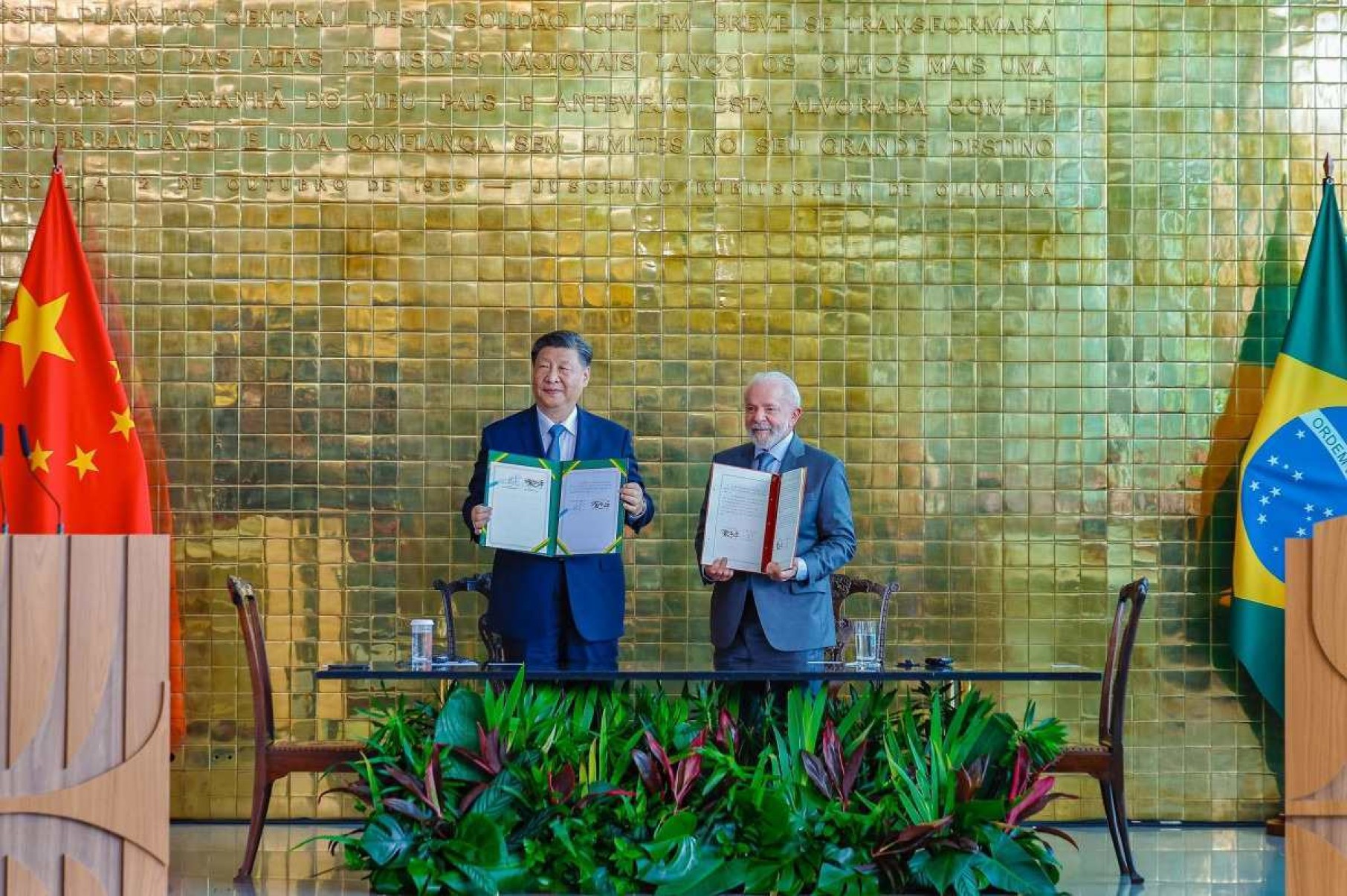 Lula assina acordo com concorrente chinesa da Starlink, de Elon Musk