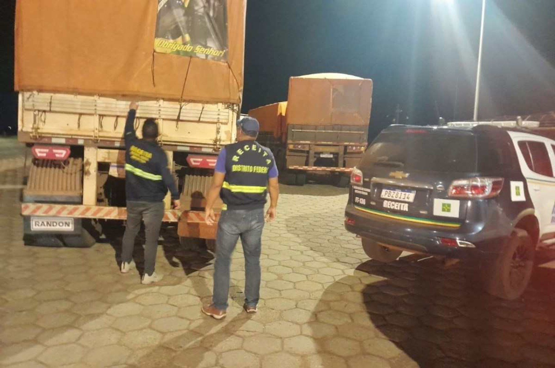 Receita do DF e PRF apreendem 96 toneladas de grãos irregulares na BR-020