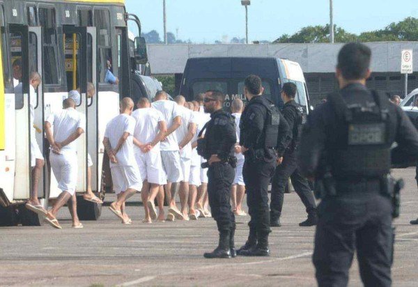  21/11/2024 Credito: Ed Alves/CB/DA.Press. Cidades. Said&atilde;o - Novembro 2024. Plataforma Superior da Rodovi&aacute;ria. 