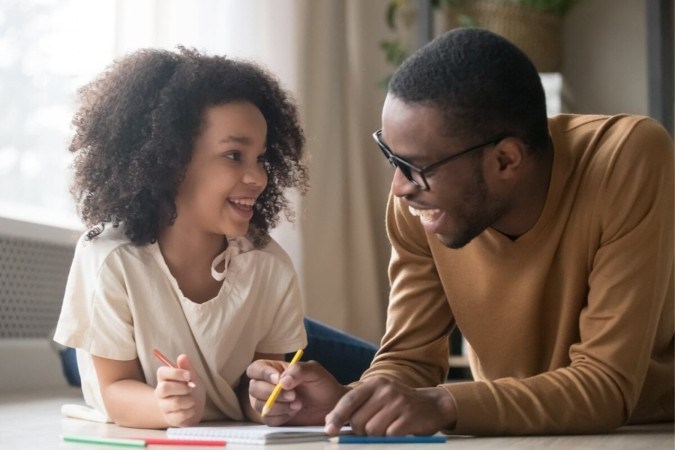 Educação positiva não significa permissividade (Imagem: fizkes | Shutterstock)  -  (crédito: EdiCase)