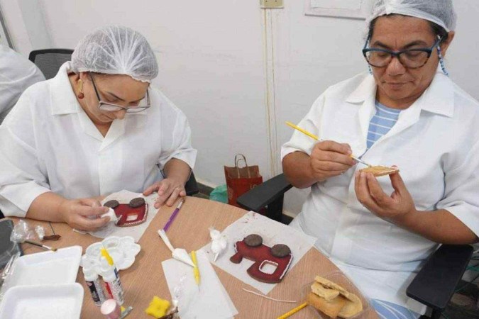 Produtoras rurais aprendem técnicas para montar biscoitos natalinos -  (crédito: Emater-DF)