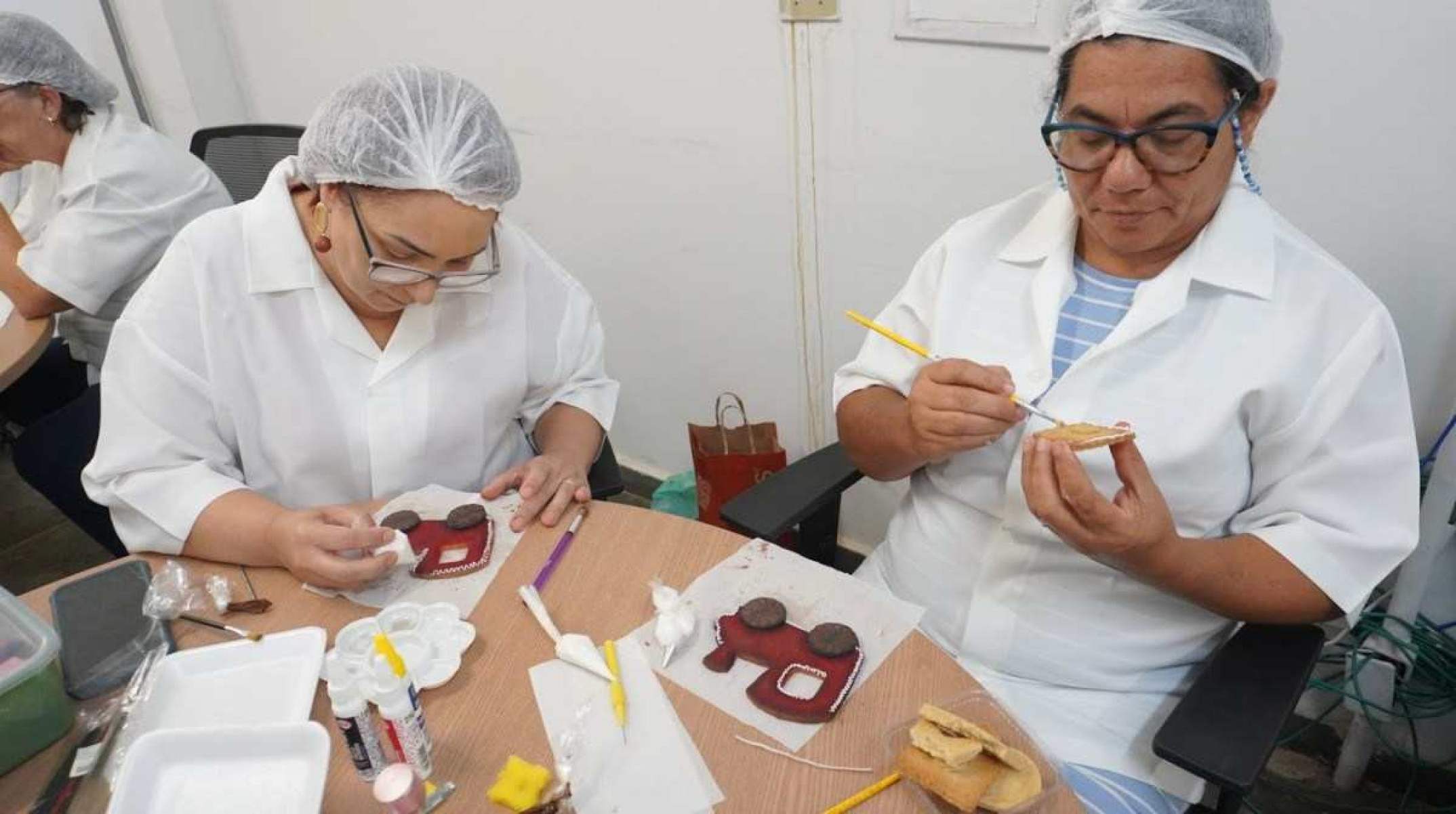 Emater-DF promove curso de decoração em biscoitos natalinos