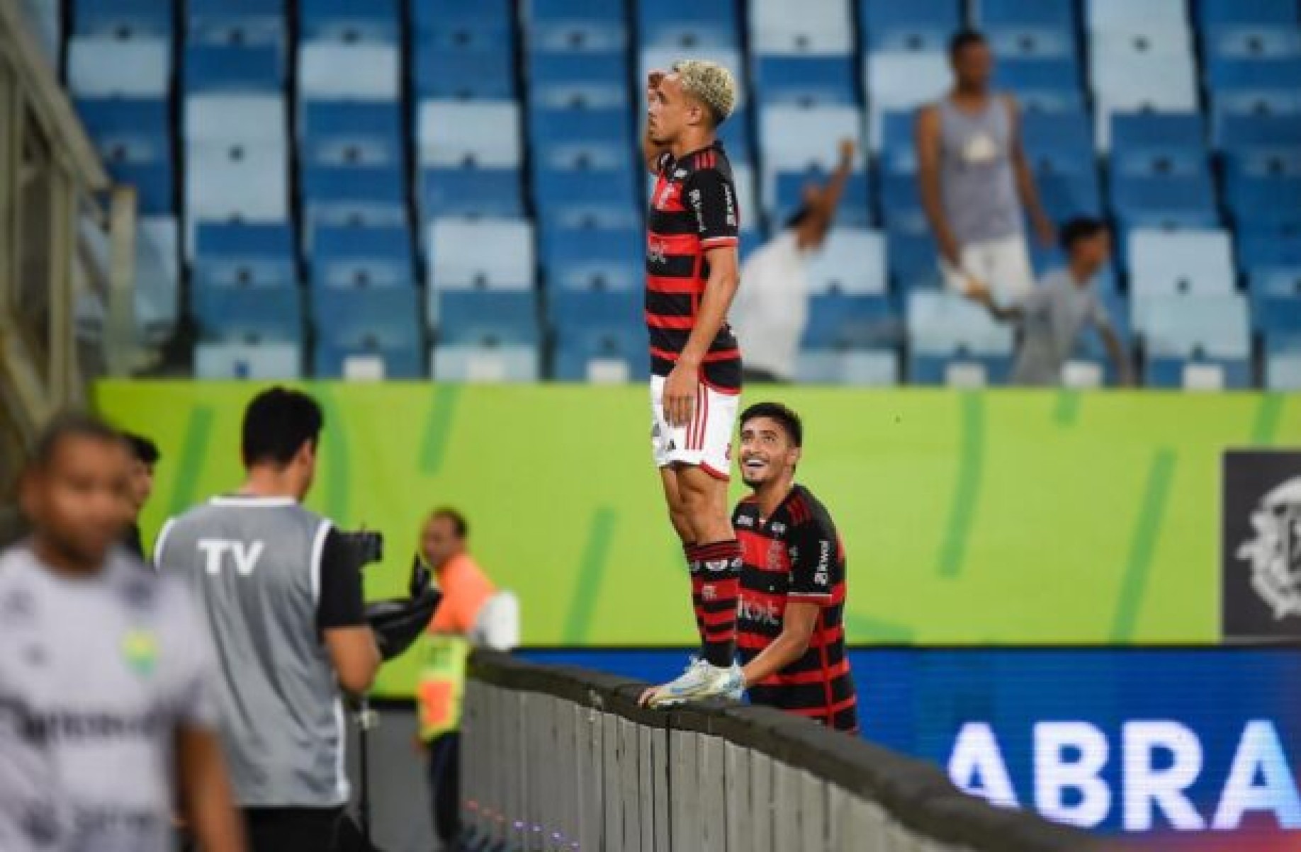 Autor do gol da virada do Flamengo, Matheus Gonçalves reconhece partida abaixo