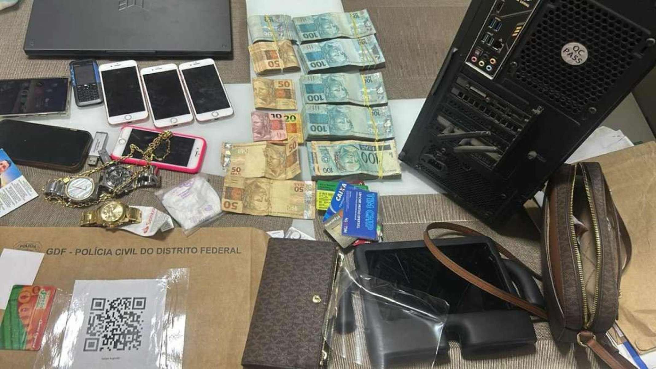 Objetos apreendidos durantes a operação 