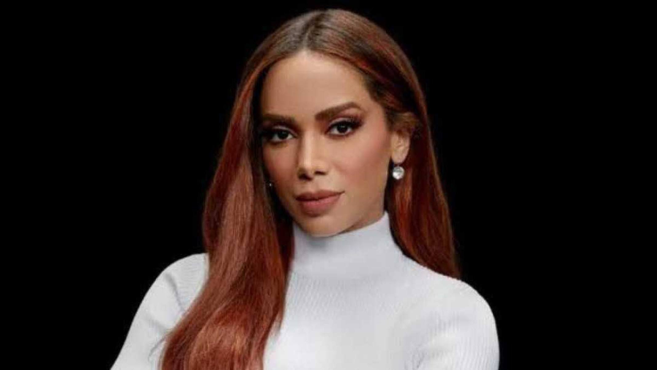 Anitta surge irreconhecível e assusta fãs: 'muito estranha'