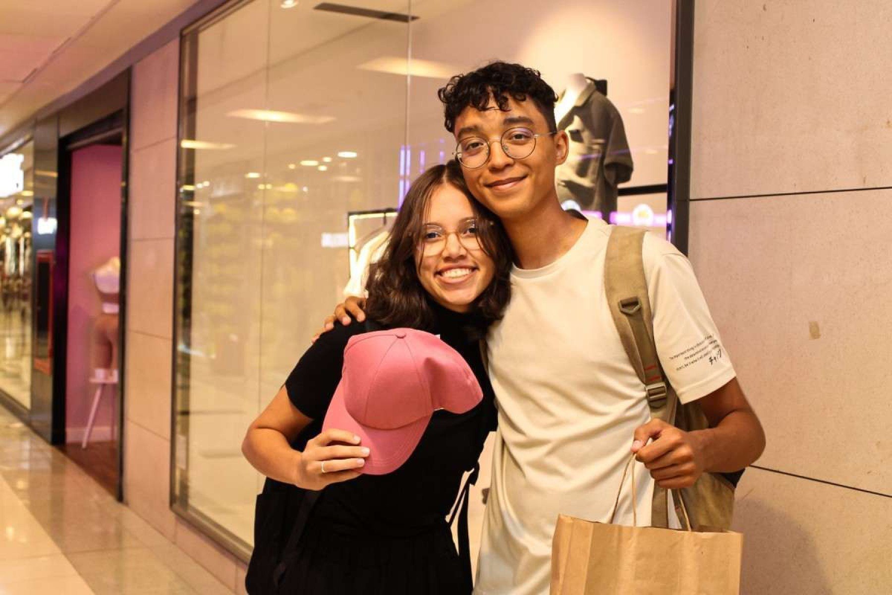22/11/2024. A Black Friday ocorrerá na próxima sexta-feira, 29 de novembro. Na foto, Karyne Lorrany de Sousa Santana, 20 anos, e Saulo de Souza Damaceno, 20. 22/11/2024. A Black Friday ocorrerá na próxima sexta-feira, 29 de novembro. Na foto, Karyne Lorrany de Sousa Santana, 20 anos, e Saulo de Souza Damaceno, 20.