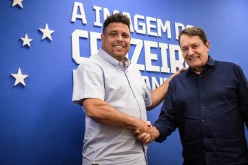 Ronaldo, ex-dono da SAF, e o atual, o empresário Pedro Lourenço: os responsáveis pela ressurreição do Cruzeiro depois do rebaixamento para a segunda divisão em 2019 -  (crédito: Gustavo Aleixo/Cruzeiro)