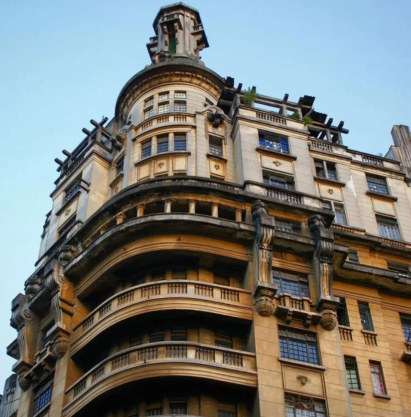 Prédio mal-assombrado: edifício no centro de SP vira entretenimento de terror