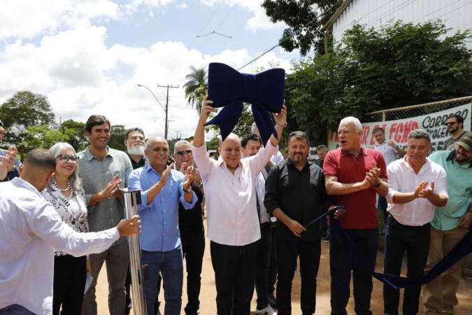 A primeira entrega ocorreu no pátio da Escola Classe Núcleo Rural Córrego do Atoleiro. Na ocasião, o governador Ibaneis Rocha lembrou que a obra faz parte do programa Caminho das Escolas -  (crédito:  LUCIO BERNARDO JR/Agência Brasília)