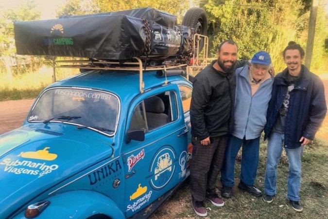 Adriano (D) com Mujica (C): aventura em Rincón del Cerro 