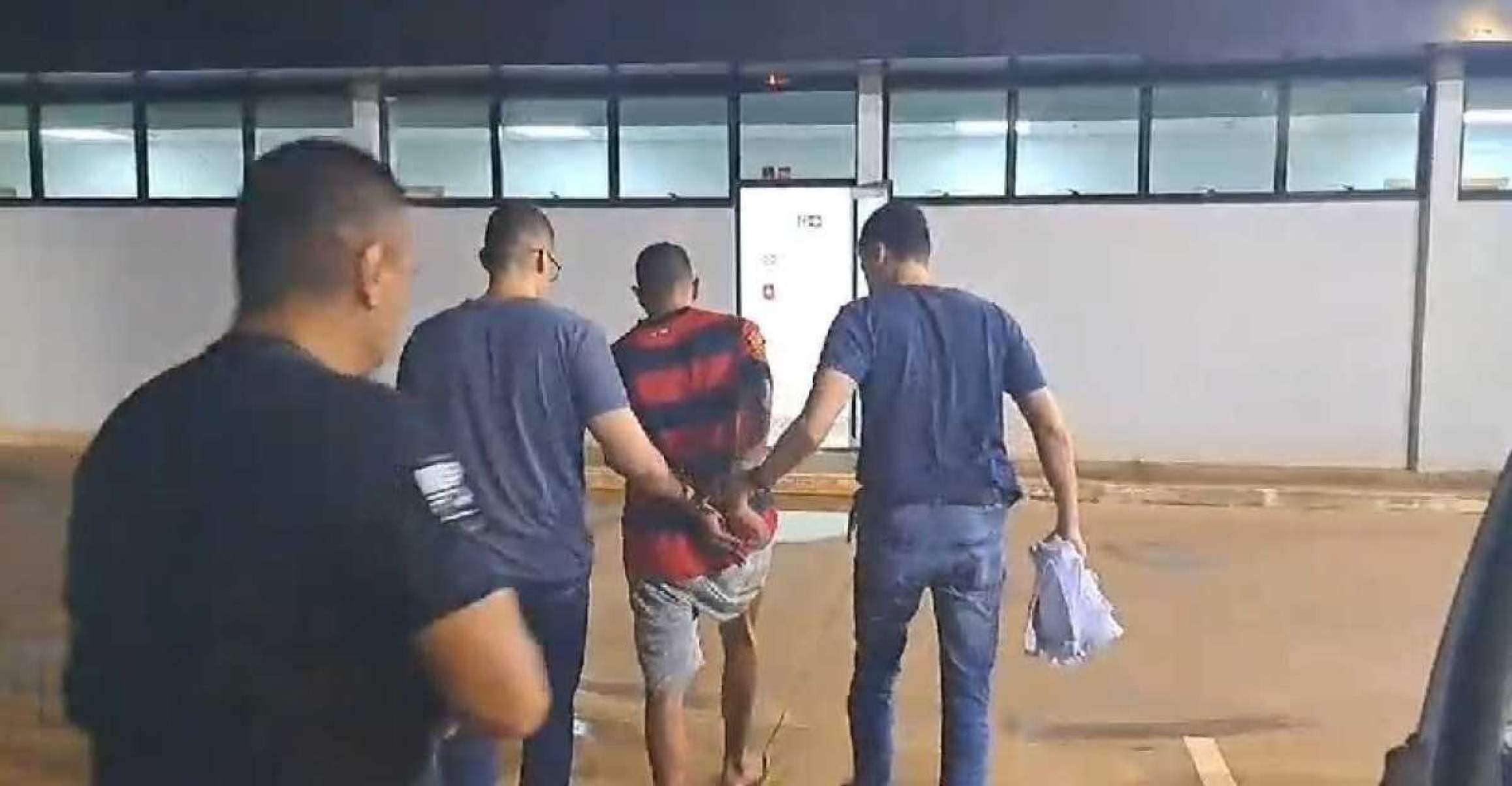 Um dia após liberação de saidão, preso esfaqueia homem durante assalto