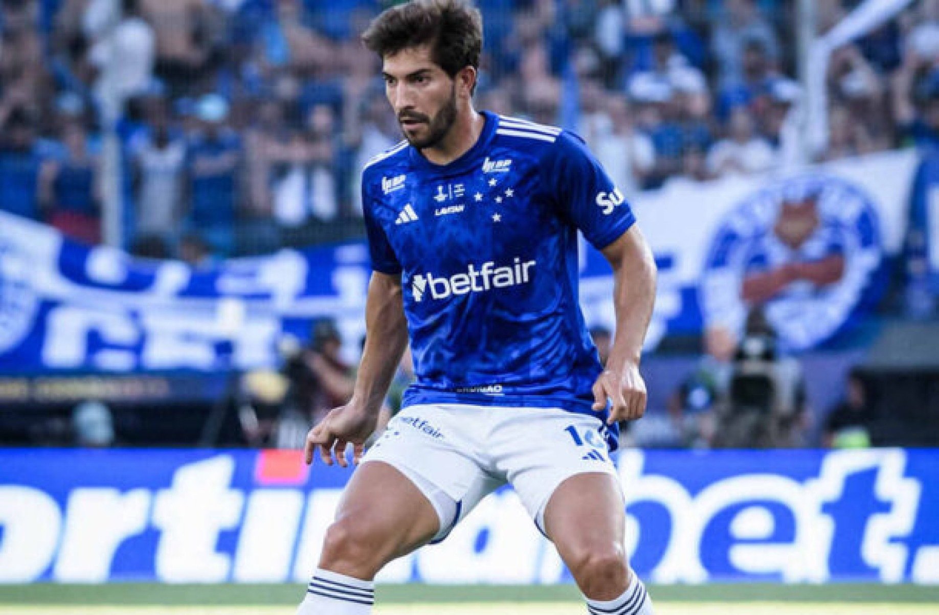 Lucas Silva lamenta erros, mas pede união ao elenco do Cruzeiro: ‘Juntar os cacos’