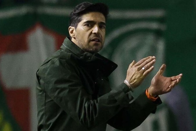  O t..cnico Abel Ferreira, da SE Palmeiras, em jogo contra a equipe do EC Juventude, durante partida v..lida pela trig..sima rodada, do Campeonato Brasileiro, S..rie A, no Est..dio Alfredo Jaconi. (Foto: Cesar Greco/Palmeiras/by Canon)
     -  (crédito:  CESAR GRECO)