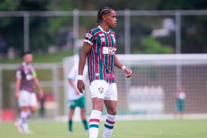 Matheus Reis não tem previsão para voltar a atuar pelo Fluminense -  (crédito: Reprodução / Fluminense)