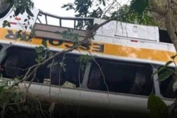 O capotamento de um ônibus escolar em Alagoas, no domingo (24/11), deixou 18 mortos e outras 28 pessoas feridas -  (crédito: Reprodução - Redes Sociais )