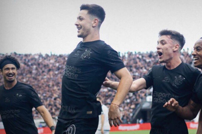 Rodrigo Garro comemora um dos seus gols na vitória sobre o Vasco em Itaquera  -  (crédito: Foto: Divulgação / Corinthians)