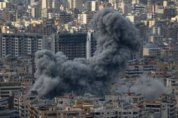 Aviação israelense bombardeia subúrbio xiita na região sul de Beirute: bastião do Hezbollah sob ataque        -  (crédito: Ibrahim Amro/AFP)