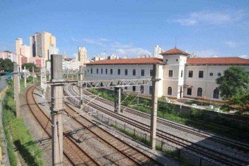 Jovem morre atropelado no metrô de Belo Horizonte -  Alexandre GuzansheEMD.A