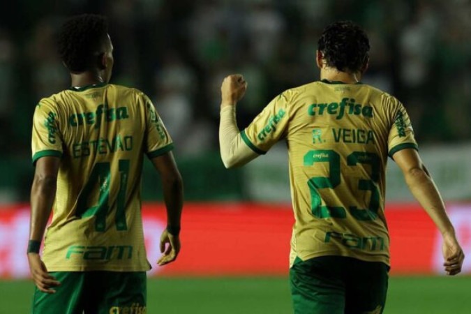  O jogador Raphael Veiga, da SE Palmeiras, comemora seu gol contra a equipe do EC Juventude, durante partida v..lida pela trig..sima rodada, do Campeonato Brasileiro, S..rie A, no Est..dio Alfredo Jaconi. (Foto: Cesar Greco/Palmeiras/by Canon)
     -  (crédito:  CESAR GRECO)