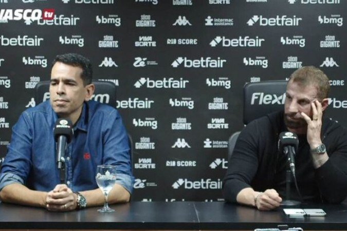 Marcelo Sant'Ana (esq.) e Pedrinho em coletiva no Vasco -  (crédito: Foto: Reprodução / Vasco TV)
