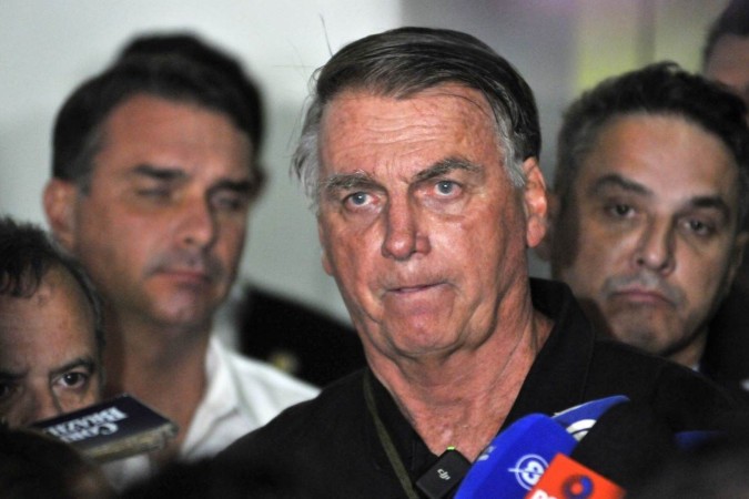 Entre os posts que expressam algum posicionamento, três a cada quatro (75%) são favoráveis ao indiciamento de Bolsonaro -  (crédito:  Minervino Júnior/CB)