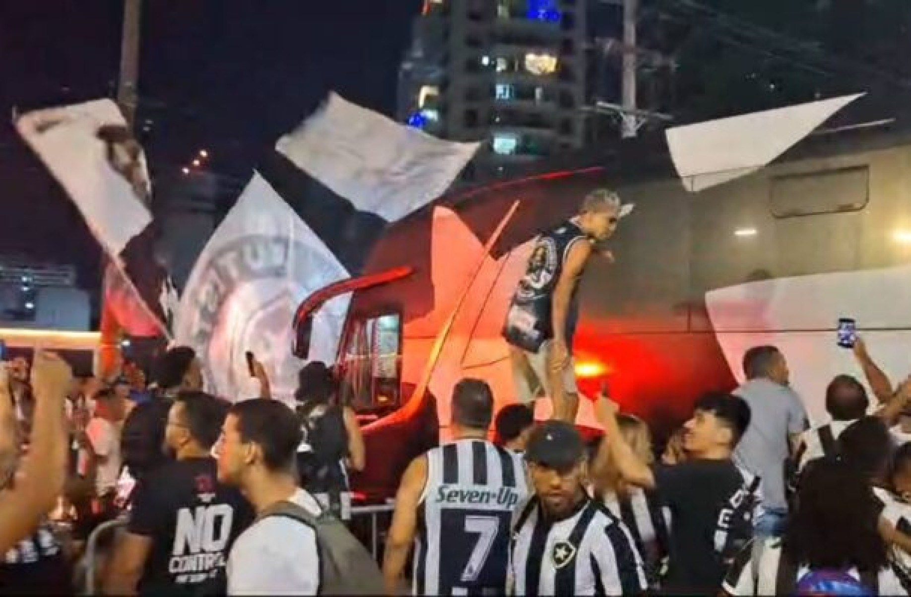 Torcida do Botafogo faz grande festa antes de ???final??? com o Palmeiras