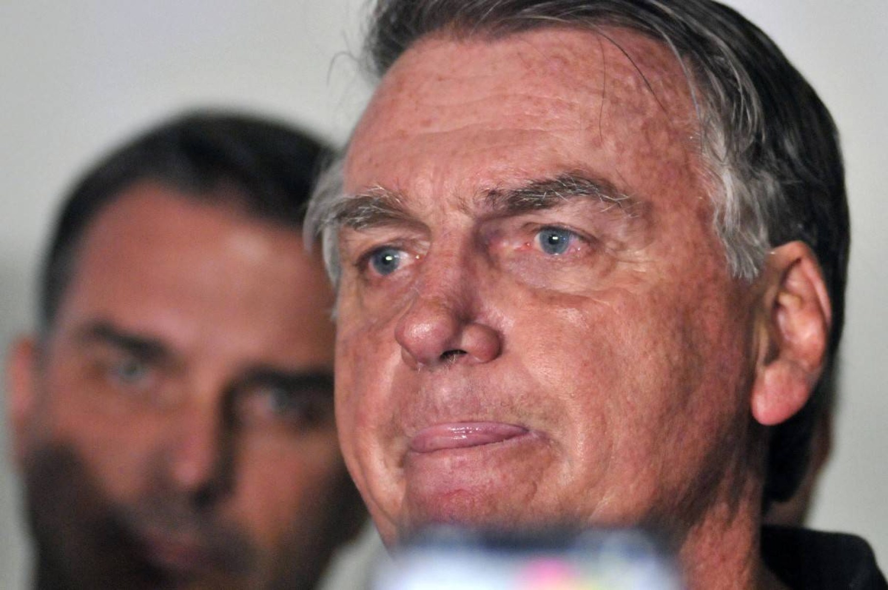 Bolsonaro planejava fugir do país se golpe desse errado, aponta PF